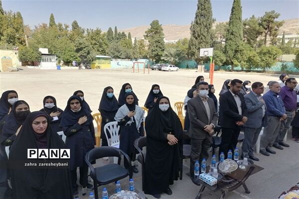 دانش‌آموزان آموزش و پرورش ناحیه دو شیراز در مراسم شور عاطفه‌ها مشق مهربانی نوشتند