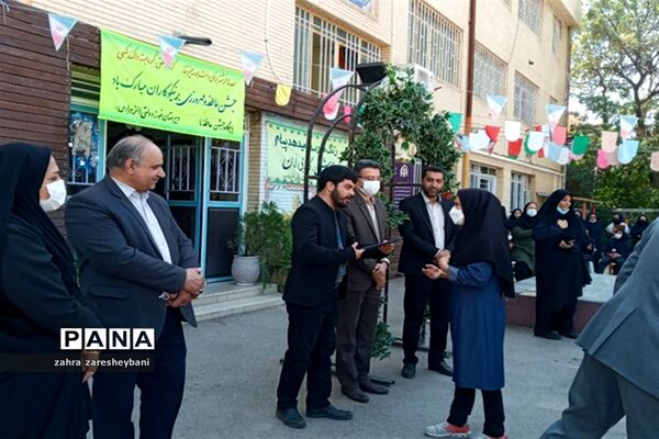 دانش‌آموزان آموزش و پرورش ناحیه دو شیراز در مراسم شور عاطفه‌ها مشق مهربانی نوشتند