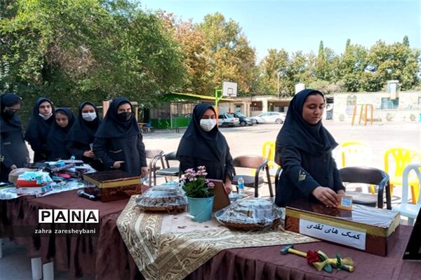 دانش‌آموزان آموزش و پرورش ناحیه دو شیراز در مراسم شور عاطفه‌ها مشق مهربانی نوشتند