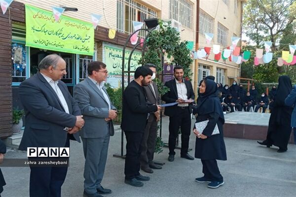 دانش‌آموزان آموزش و پرورش ناحیه دو شیراز در مراسم شور عاطفه‌ها مشق مهربانی نوشتند