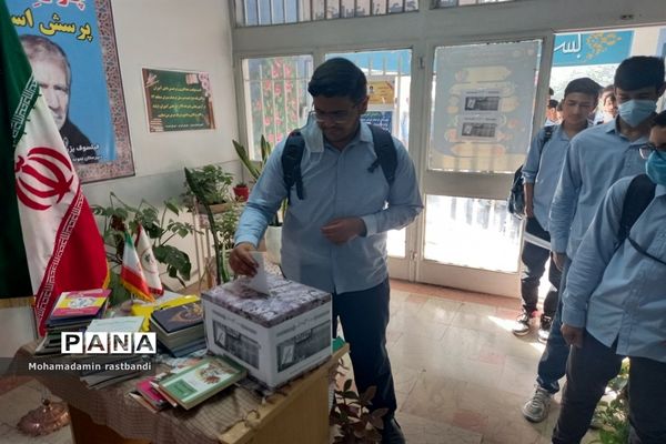 آیین جشن عاطفه‌ها در دبیرستان فرهنگ عرفان