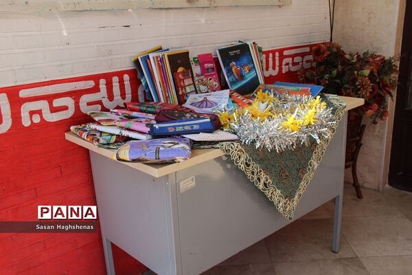 مشق محبت دانش‌آموزان اسلامشهری در مراسم شور عاطفه‌ها