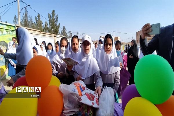 برگزاری جشن عاطفه‌ها در مدارس اردستان اصفهان