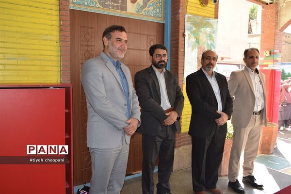 برگزاری آیین زنگ عاطفه‌ها در دبستان شهید دکتر دیالمه منطقه ۱۴