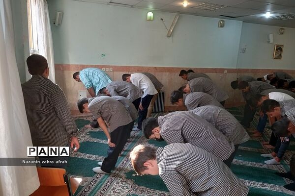 برگزاری نماز جماعت در مدارس رودهن