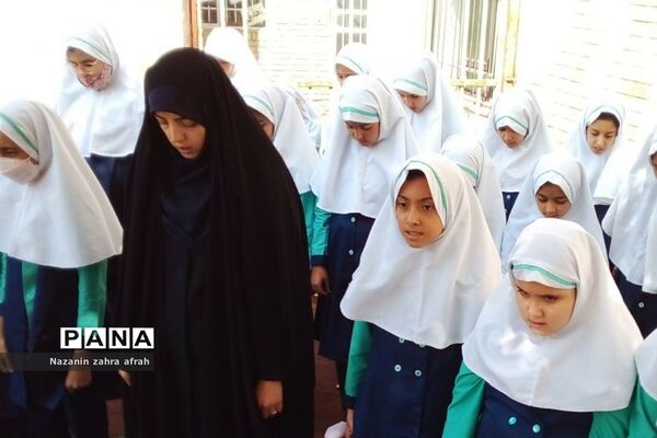 برگزاری نماز جماعت در مدارس رودهن