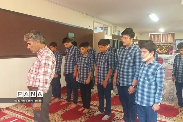 برگزاری نماز جماعت در مدارس رودهن