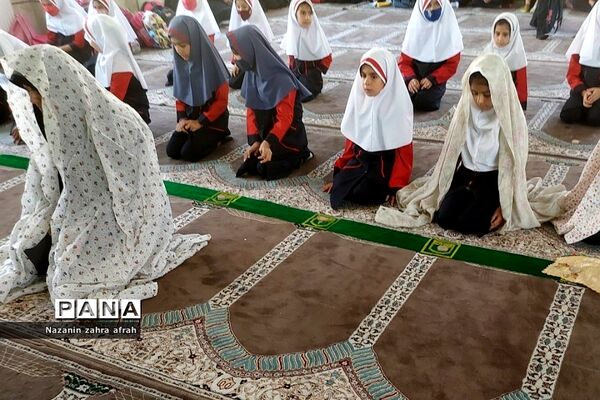 برگزاری نماز جماعت در مدارس رودهن