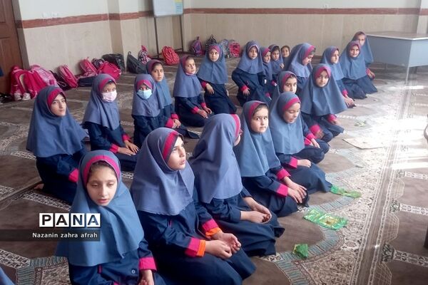 برگزاری نماز جماعت در مدارس رودهن