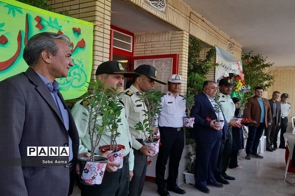 تجلیل از پدران نظامی در کاشمر