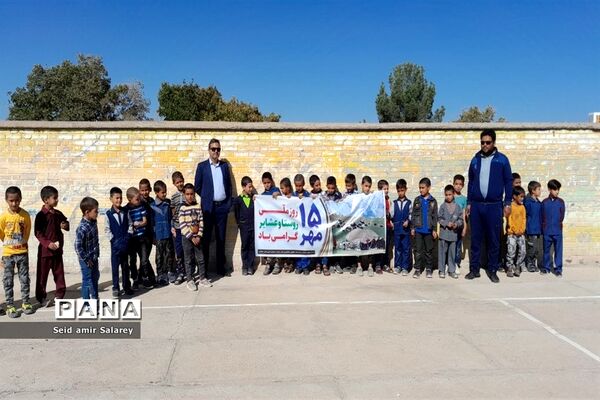 بازی های بومی و محلی در مدرسه زنده‌یاد امیری روستای قلعه‌بالا، کاشمر