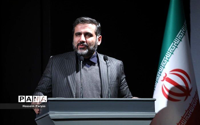انقلاب اسلامی همواره از برکت حضور رهبران و اندیشمندانی برخوردار بوده است