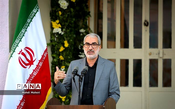 دشمن می‌کوشد تا مدارس را غیرحضوری کند
