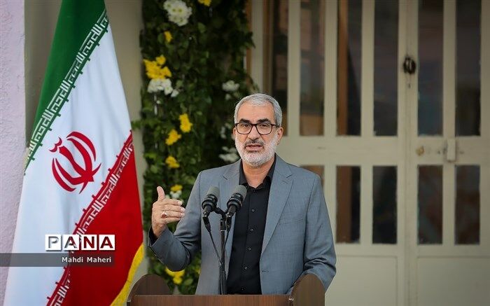 دشمن می‌کوشد تا مدارس را غیرحضوری کند