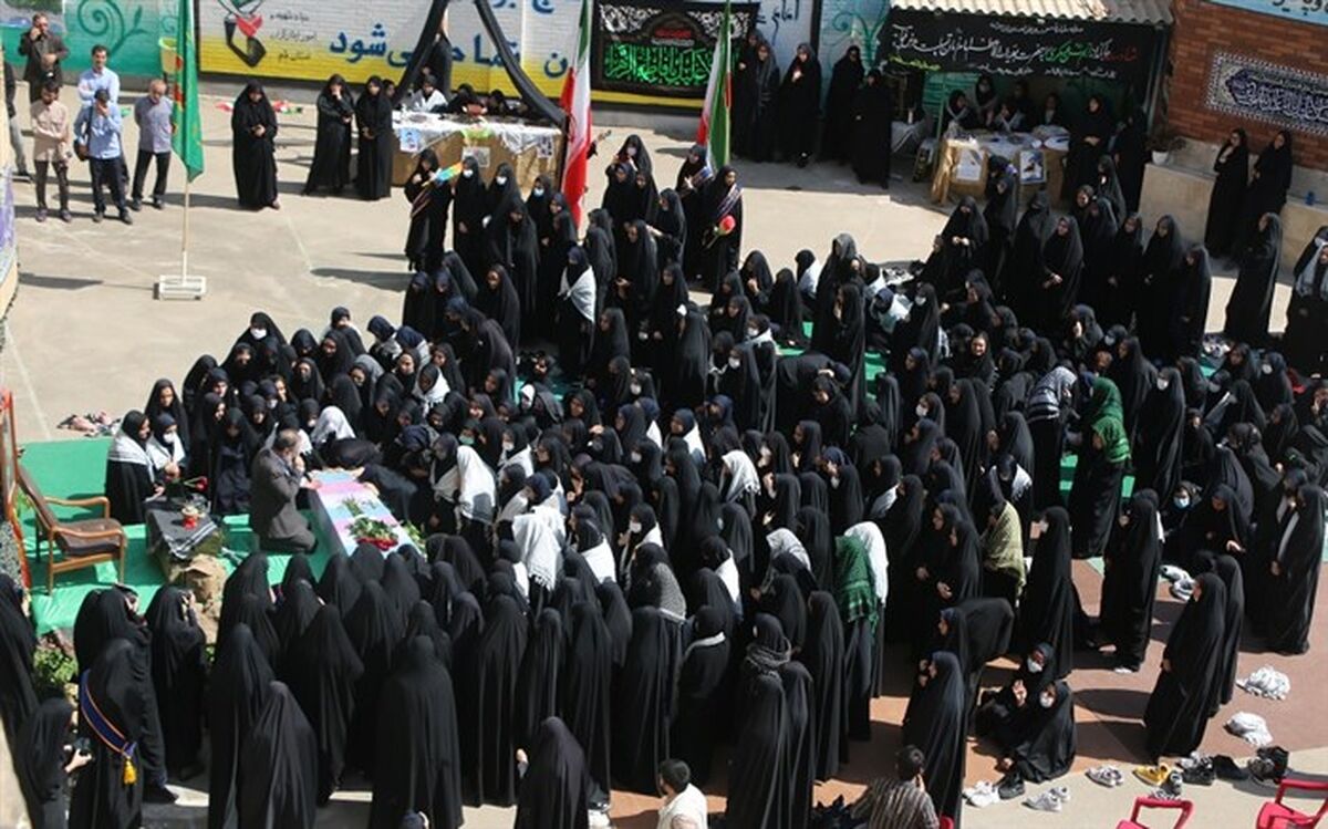 مراسم استقبال از شهید گمنام در دبیرستان شاهد نجمیه قم