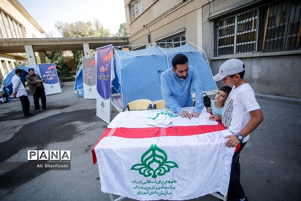 کارگاه‌های مهارت‌آموزی ویژه دانش‌آموزان در حاشیه نماز جمعه تهران