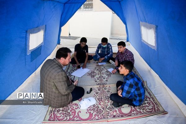 کارگاه‌های مهارت‌آموزی ویژه دانش‌آموزان در حاشیه نماز جمعه تهران