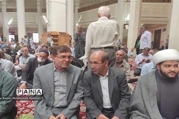 حضور پر شور دانش‌آموزان آموزش و پرورش ناحیه 2 شیراز در مراسم نماز جمعه