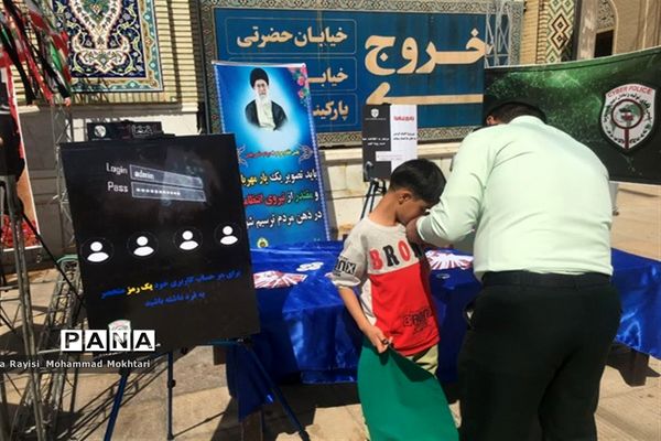 حضور پر شور دانش‌آموزان آموزش و پرورش ناحیه 2 شیراز در مراسم نماز جمعه