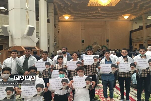 حضور پر شور دانش‌آموزان آموزش و پرورش ناحیه 2 شیراز در مراسم نماز جمعه