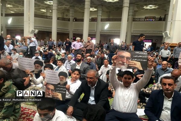 حضور پر شور دانش‌آموزان آموزش و پرورش ناحیه 2 شیراز در مراسم نماز جمعه