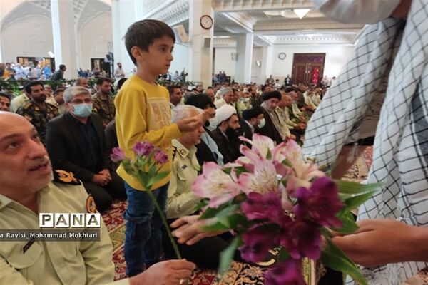 حضور پر شور دانش‌آموزان آموزش و پرورش ناحیه 2 شیراز در مراسم نماز جمعه