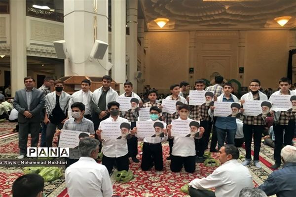 حضور پر شور دانش‌آموزان آموزش و پرورش ناحیه 2 شیراز در مراسم نماز جمعه