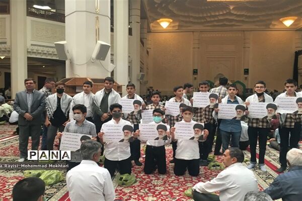 حضور پر شور دانش‌آموزان آموزش و پرورش ناحیه 2 شیراز در مراسم نماز جمعه