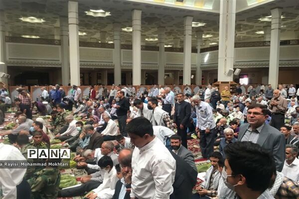 حضور پر شور دانش‌آموزان آموزش و پرورش ناحیه 2 شیراز در مراسم نماز جمعه
