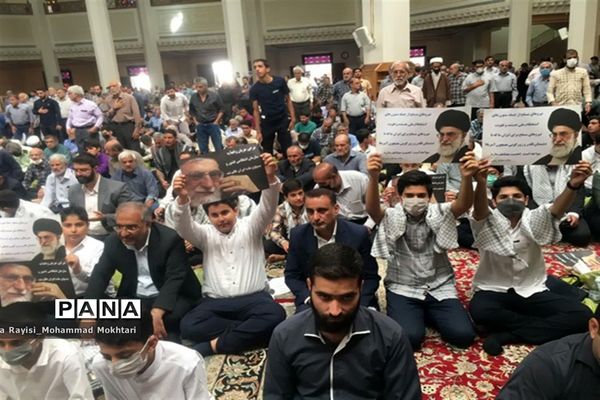 حضور پر شور دانش‌آموزان آموزش و پرورش ناحیه 2 شیراز در مراسم نماز جمعه