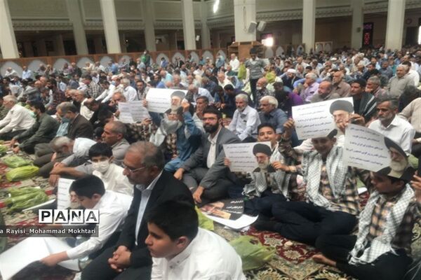 حضور پر شور دانش‌آموزان آموزش و پرورش ناحیه 2 شیراز در مراسم نماز جمعه