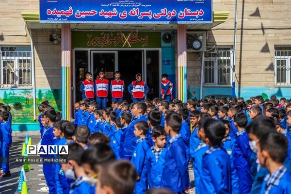 یک روز با دانش‌آموزان مدرسه شهید‌فهمیده