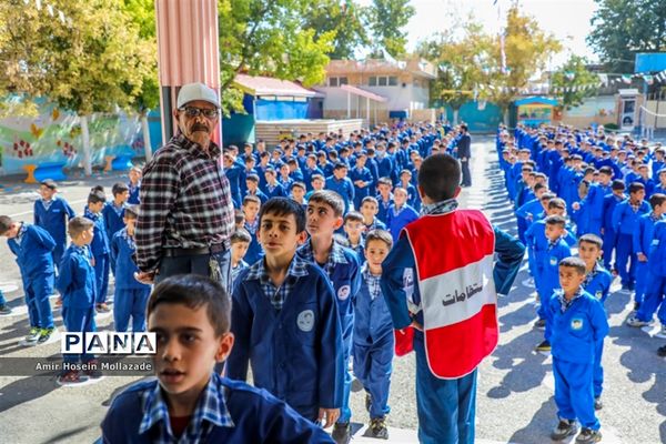 یک روز با دانش‌آموزان مدرسه شهید‌فهمیده
