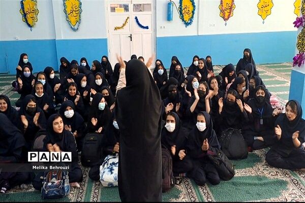 مراسم امامت امام مهدی (عج) در دبیرستان 13 آبان ناحیه یک کرج