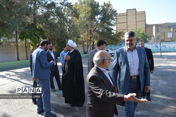 مراسم مهر عاطفه‌ها با شعار «با هم مشق مهربانی بنویسیم» در دبستان پسرانه طیب -مشهد