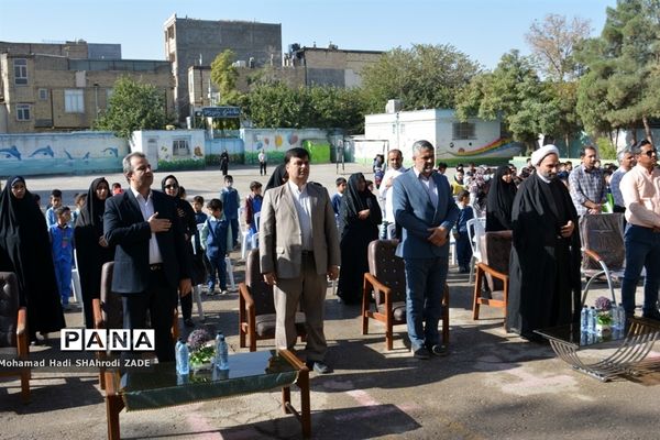 مراسم مهر عاطفه‌ها با شعار «با هم مشق مهربانی بنویسیم» در دبستان پسرانه طیب -مشهد