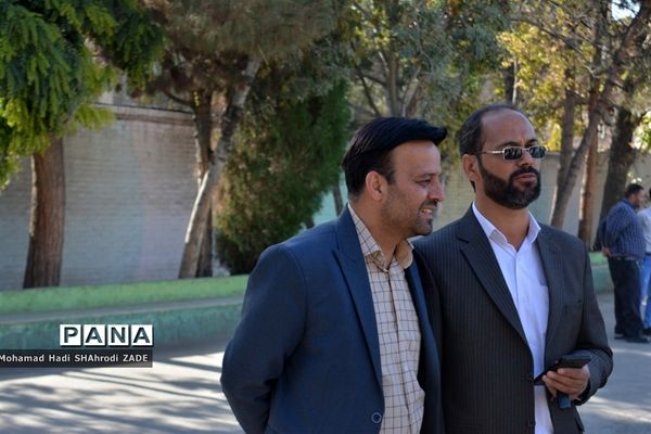 مراسم مهر عاطفه‌ها با شعار «با هم مشق مهربانی بنویسیم» در دبستان پسرانه طیب -مشهد