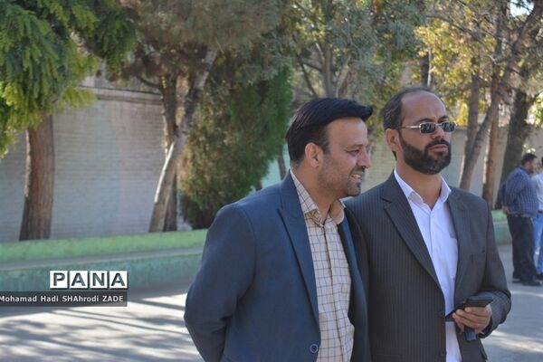 مراسم مهر عاطفه‌ها با شعار «با هم مشق مهربانی بنویسیم» در دبستان پسرانه طیب -مشهد