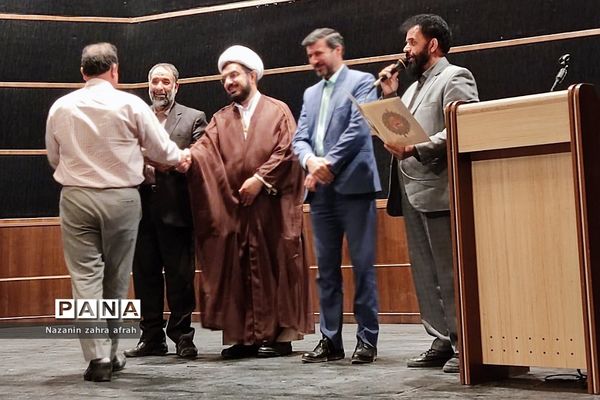 مراسم  تجلیل از هنرمندان شاخص شرق استان تهران در دماوند