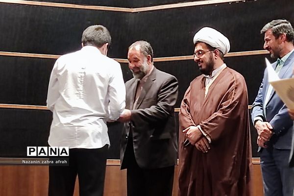 مراسم  تجلیل از هنرمندان شاخص شرق استان تهران در دماوند