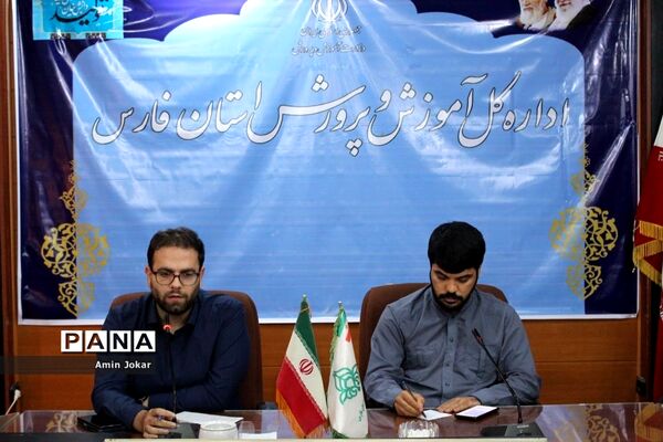 سلسله جلسات جهاد تبیین ویژه مربیان برتر سازمان دانش‌آموزی نواحی چهارگانه شیراز