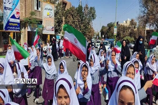 هفته ملی کودک با شعار «حال خوش کودکی، رنگ خوش زندگی» در اردستان