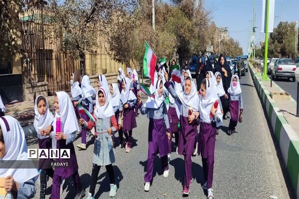 هفته ملی کودک با شعار «حال خوش کودکی، رنگ خوش زندگی» در اردستان