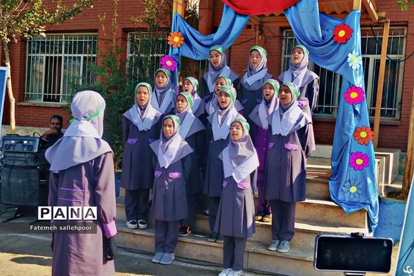 برگزاری جشن عاطفه‌ها با هدف ترویج همدلی از کودکی در دبستان دخترانه حضرت مریم (س)