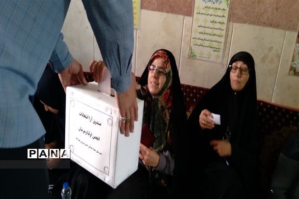 برگزاری انتخابات انجمن اولیا و مربیان‌ دبیرستان نمونه دولتی شمس تبریز‌ی شهرستان نظرآباد