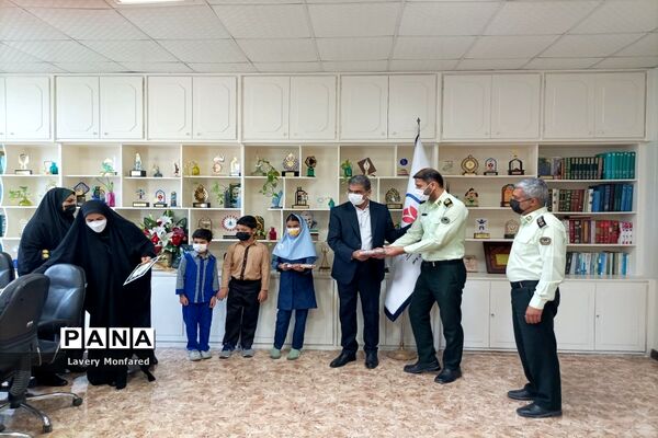 تجلیل از دانش‌آموزان برگزیده مسابقات نقاشی هفته فراجا استان بوشهر