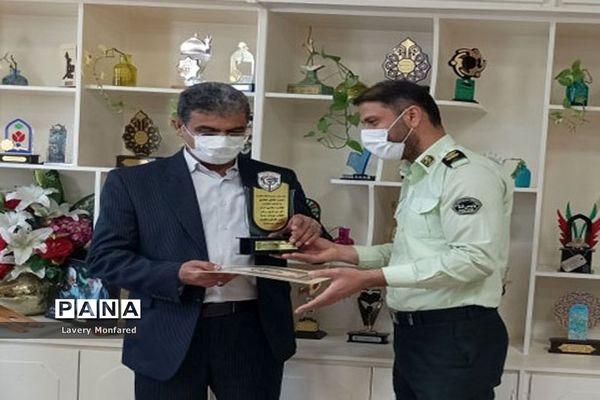 تجلیل از دانش‌آموزان برگزیده مسابقات نقاشی هفته فراجا استان بوشهر