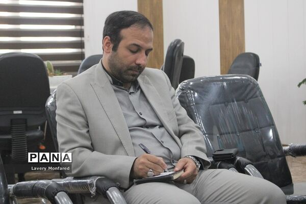 نشست معاون تربیت‌بدنی و سلامت آموزش و پرورش استان بوشهر با  رئیس هیات ورزش روستایی و بازی‌های بومی محلی استان