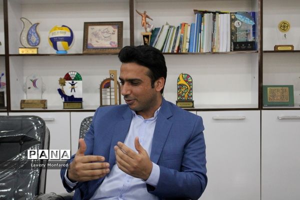 نشست معاون تربیت‌بدنی و سلامت آموزش و پرورش استان بوشهر با  رئیس هیات ورزش روستایی و بازی‌های بومی محلی استان