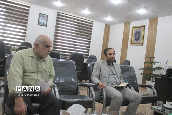 نشست معاون تربیت‌بدنی و سلامت آموزش و پرورش استان بوشهر با  رئیس هیات ورزش روستایی و بازی‌های بومی محلی استان